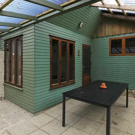 בית נופש Three-bedroom Holiday In 1 *